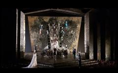 Η Μήδεια του Κερουμπίνι είναι η πρώτη συμπαραγωγή της Εθνικής Λυρικής Σκηνής με τη Μετροπόλιταν Όπερα της Νέας Υόρκης.