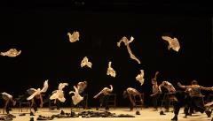 Τρίπτυχο χορού σε χορογραφίες  Γίρζι Κύλιαν, Οχάντ Ναχαρίν, Κωνσταντίνου Ρήγου από το Μπαλέτο της Εθνικής Λυρικής Σκηνής