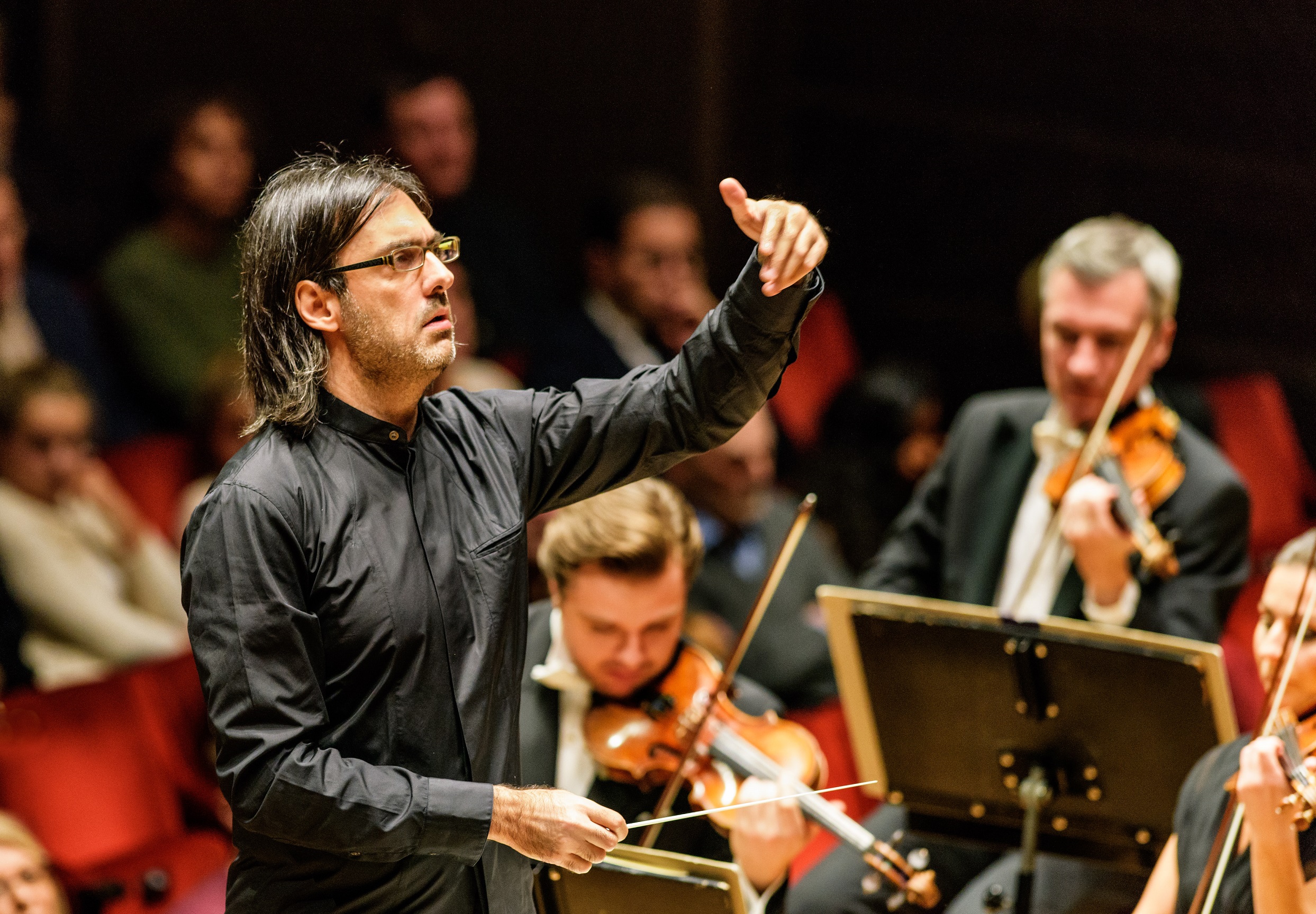 Read more about the article Philharmonia Orchestra στο Μεγαρο 9 Μαϊου, διευθύνει ο Λεωνίδας Καβάκος